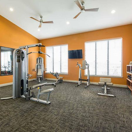 Spacious Furnished Resort Style Apartments Tomball Kültér fotó