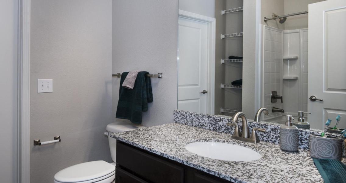 Spacious Furnished Resort Style Apartments Tomball Szoba fotó