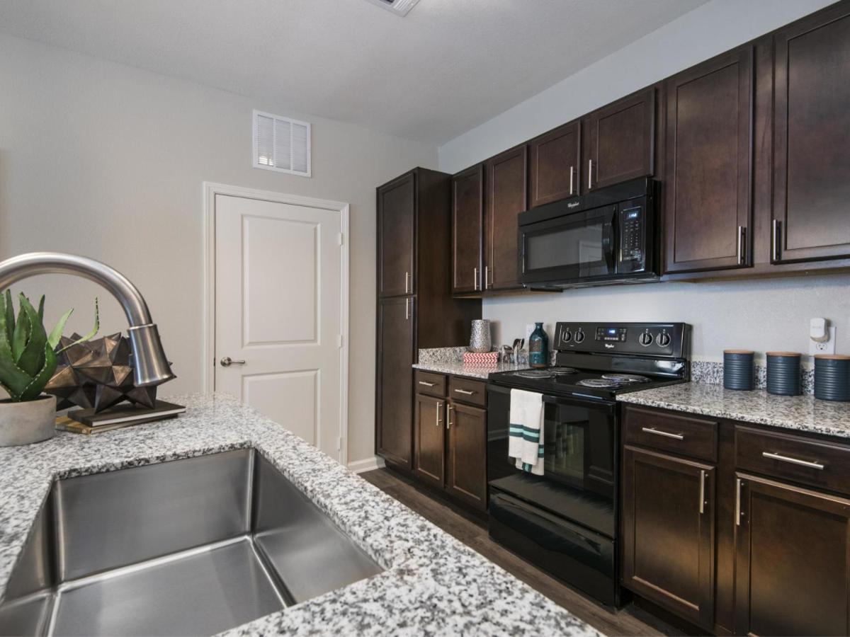 Spacious Furnished Resort Style Apartments Tomball Szoba fotó