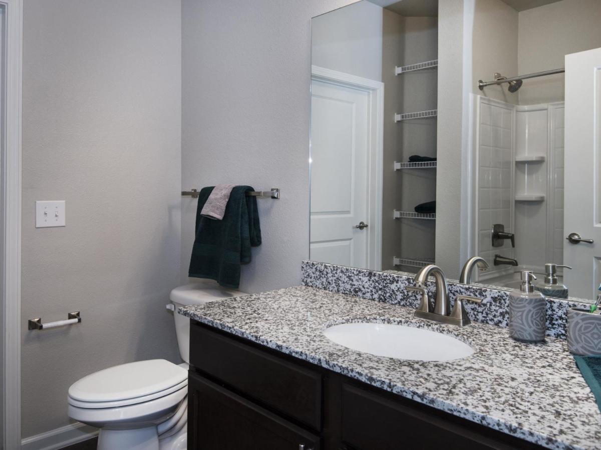 Spacious Furnished Resort Style Apartments Tomball Szoba fotó